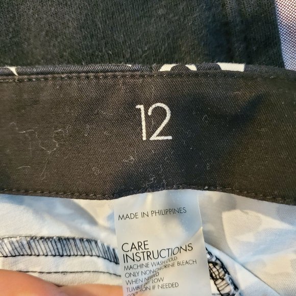 Ann Taylor black and white floral skirt. Size 12. Very‎ good condition. - Picture 7 of 7